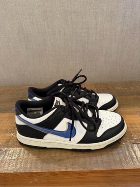 Nike Black White Blue Low-Top Sneakers